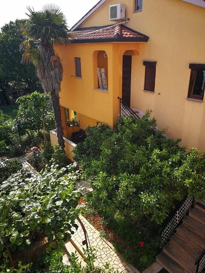 Apartment Dalmatini Tar-Vabriga